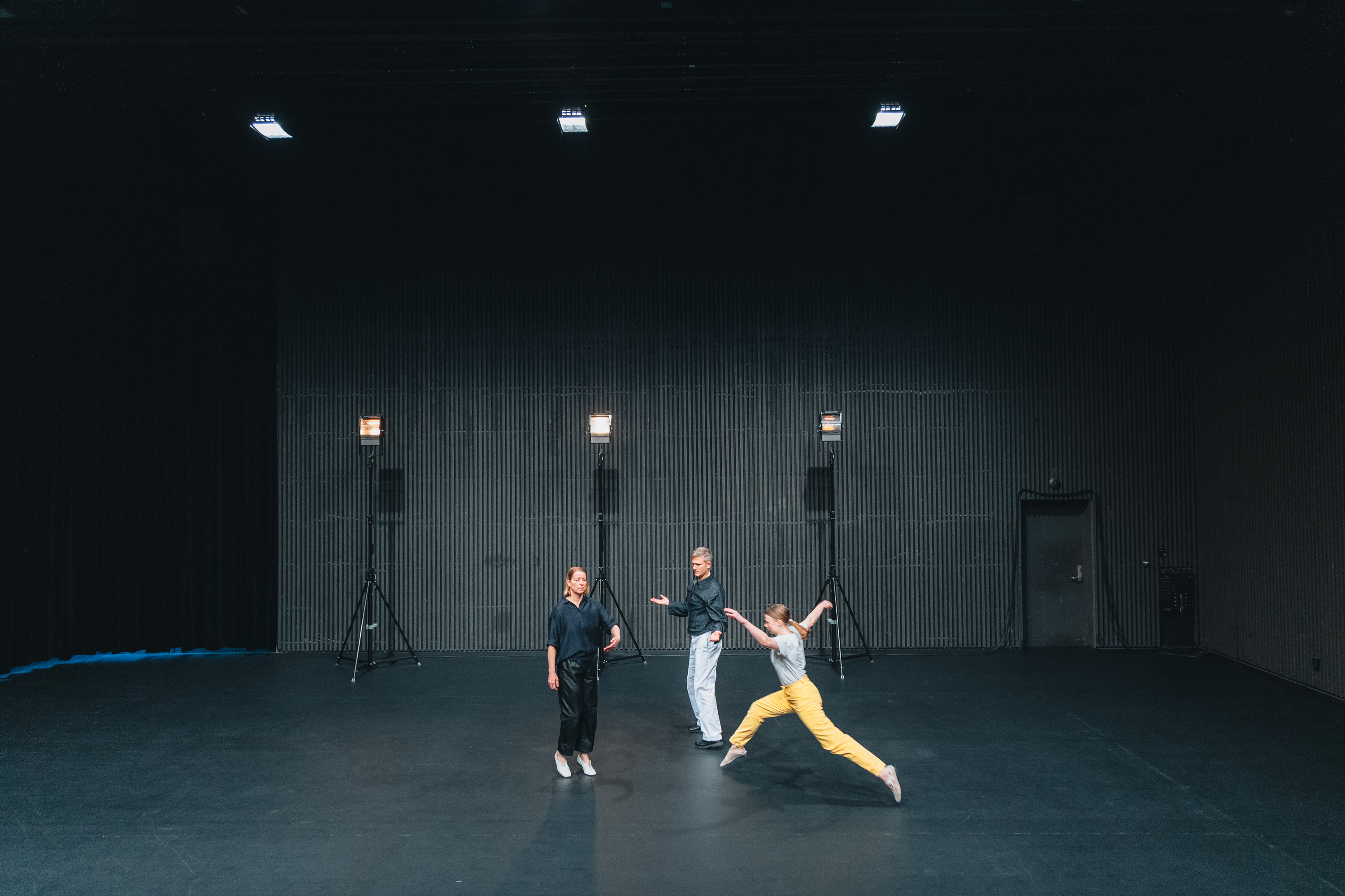 2025 Dancing - Deborah Hay trio, Jakob Oredsson